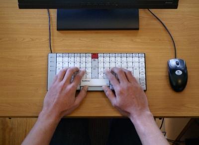 Position of the hands on a Typematrix