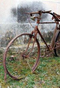 Vieux vélo rouillé