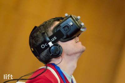 L'auteur, plongé dans une réalité virtuelle…